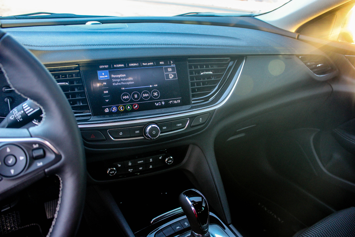 opel-insignia-sports-tourer-2021-22
