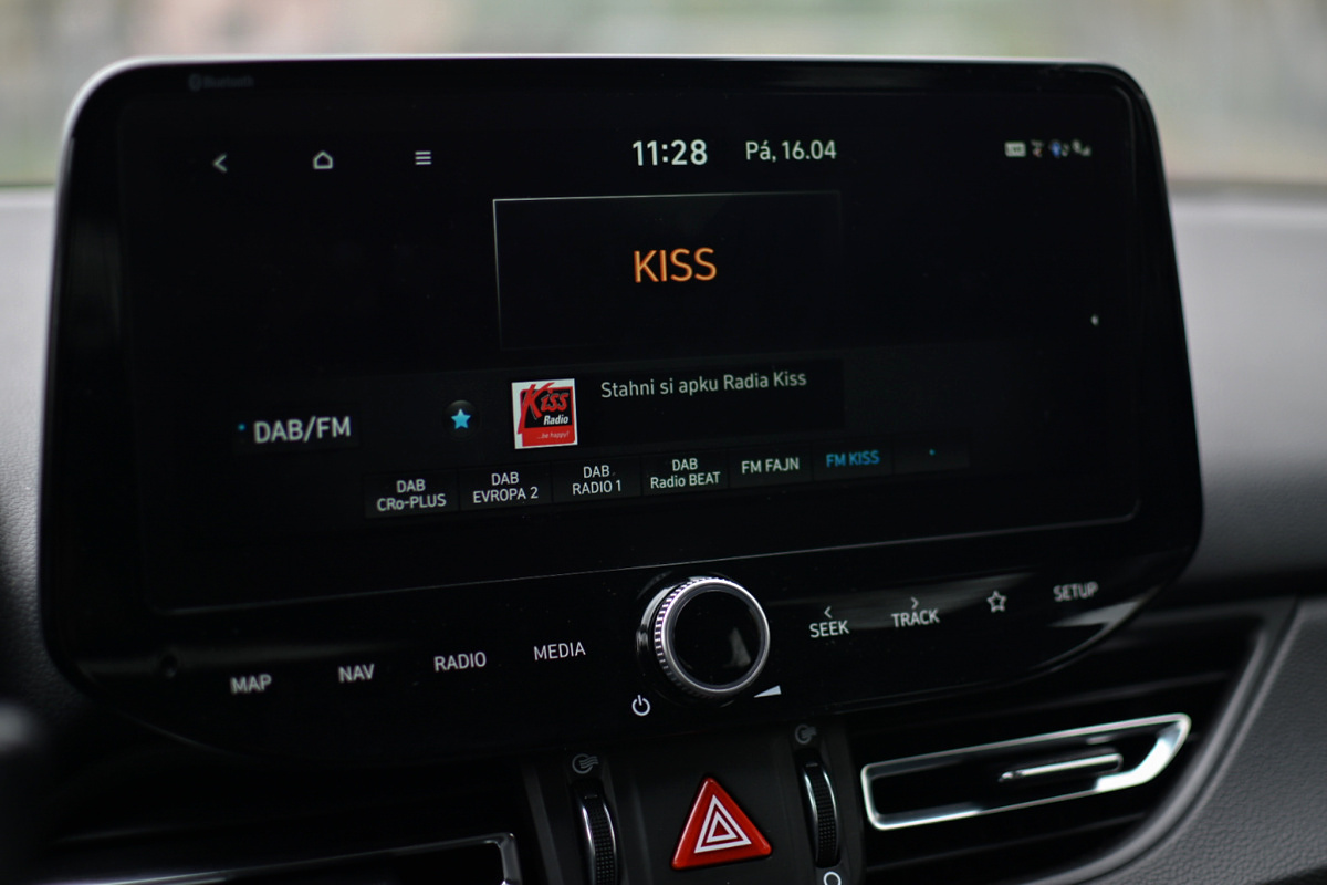 hyundai-i30-fastback-13