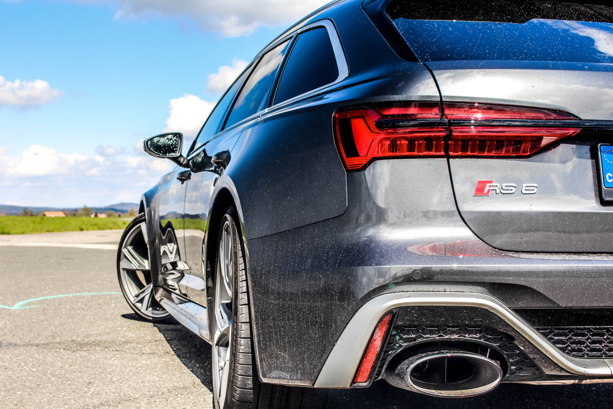 audi-rs6-avant-2021-12