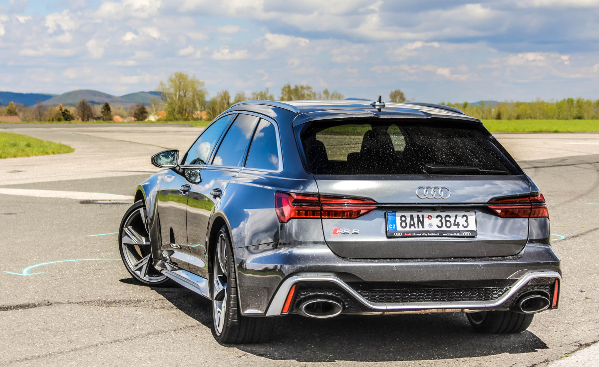 audi-rs6-avant-2021-7