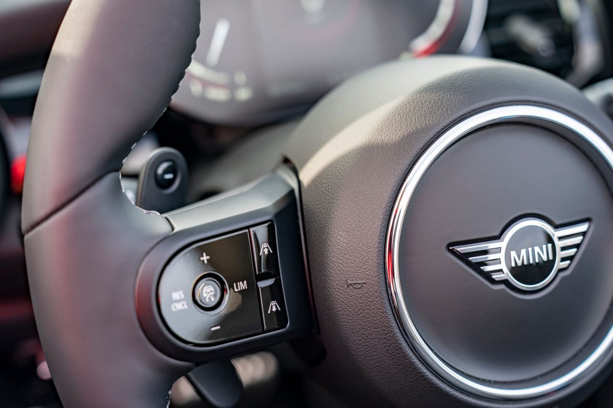 mini-jcw-2021-lci-24