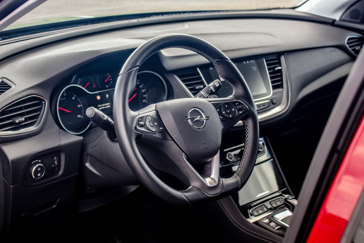 opel-grandland-x-hybrid4-10