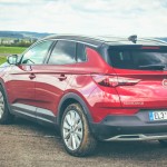opel-grandland-x-hybrid4-17