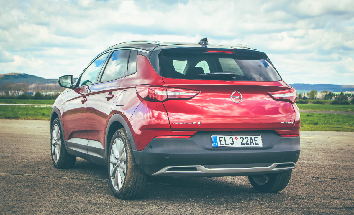 opel-grandland-x-hybrid4-18