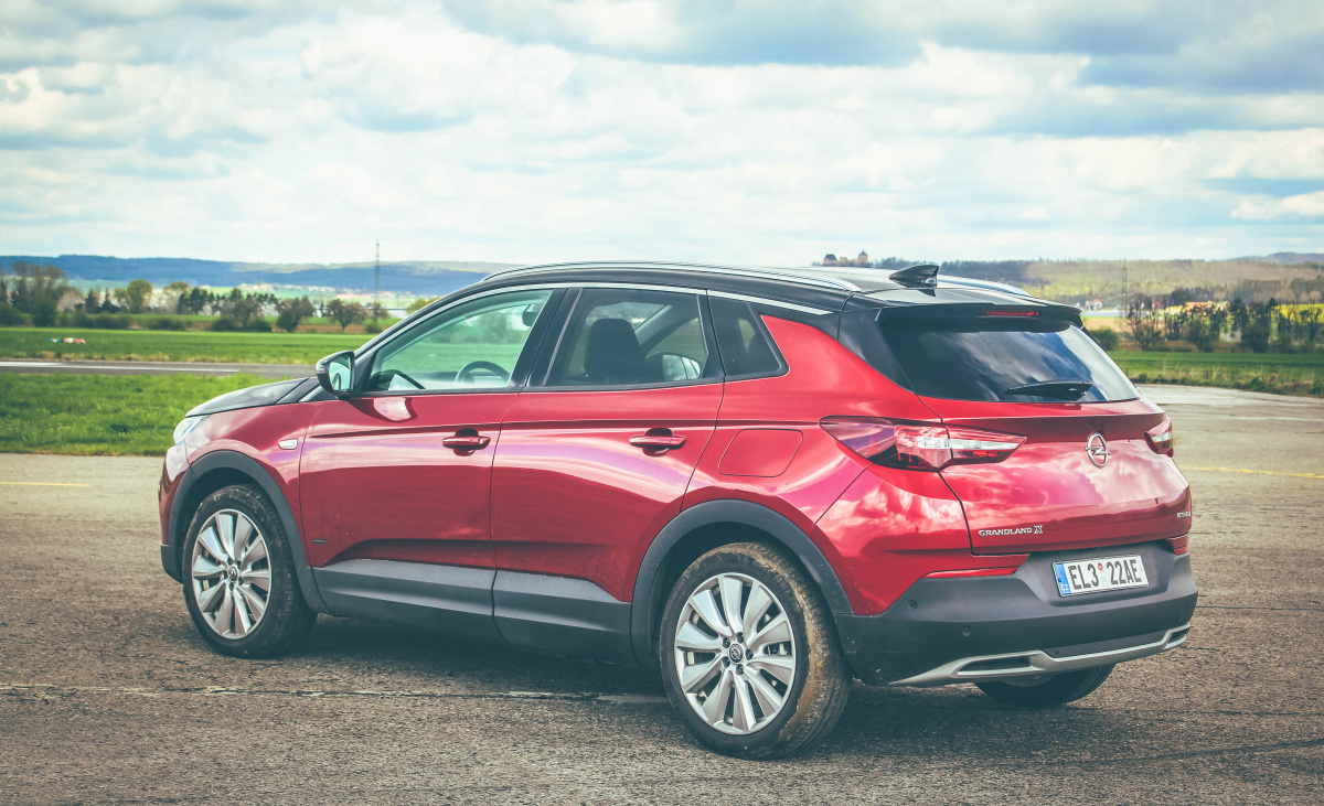 opel-grandland-x-hybrid4-19