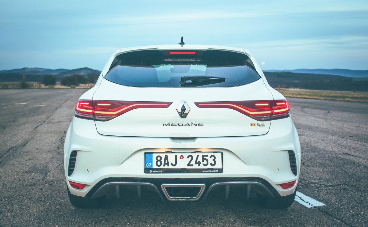 renault-megane-rs-2021-15