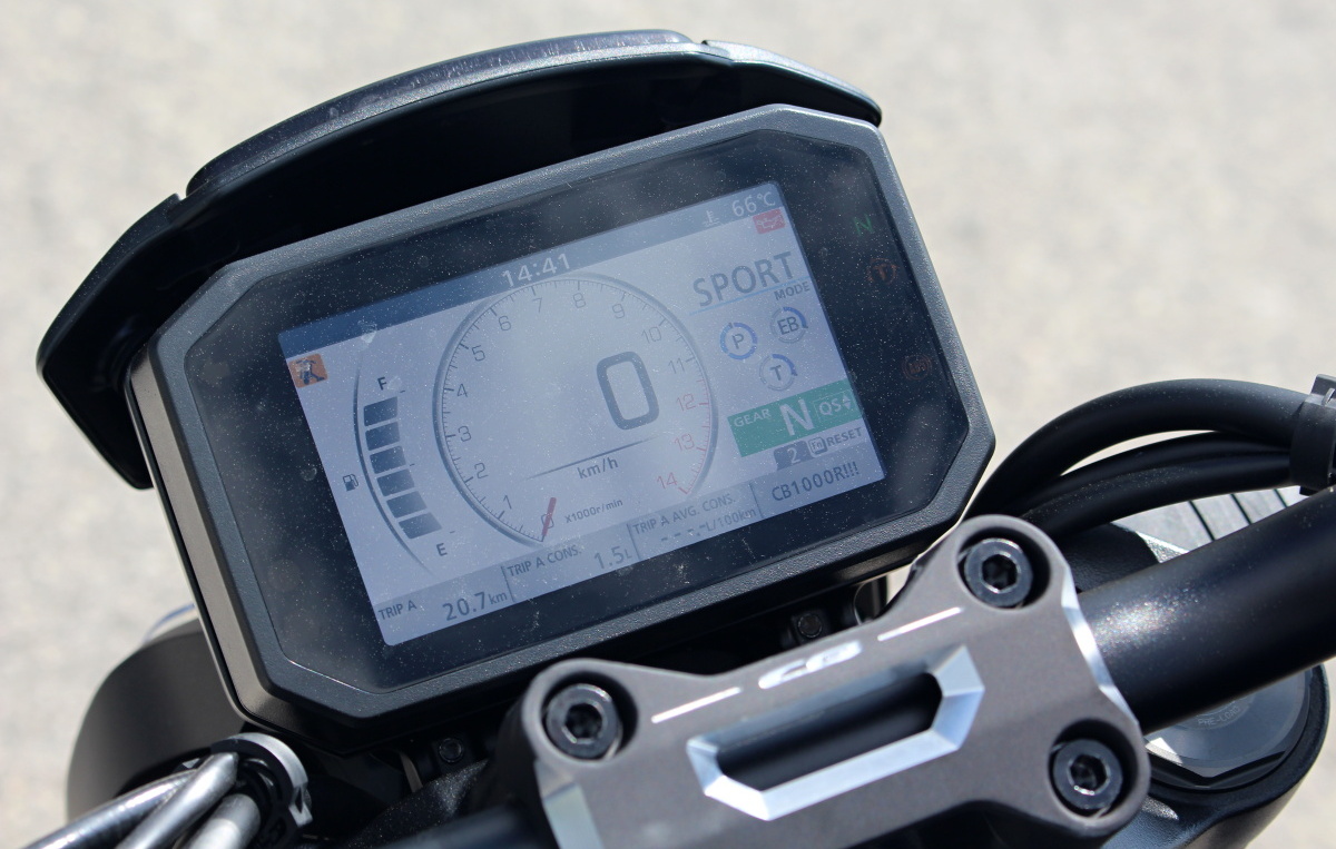 honda-cb1000r-black-edition-16