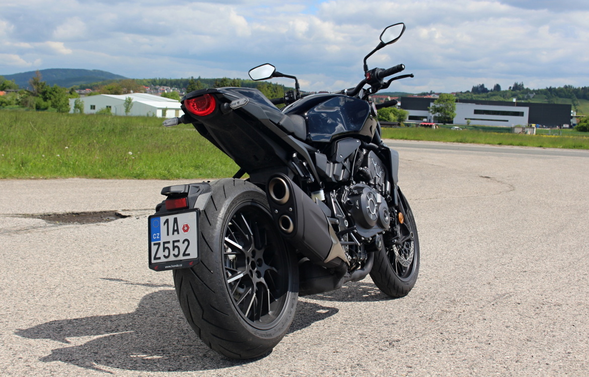 honda-cb1000r-black-edition-23