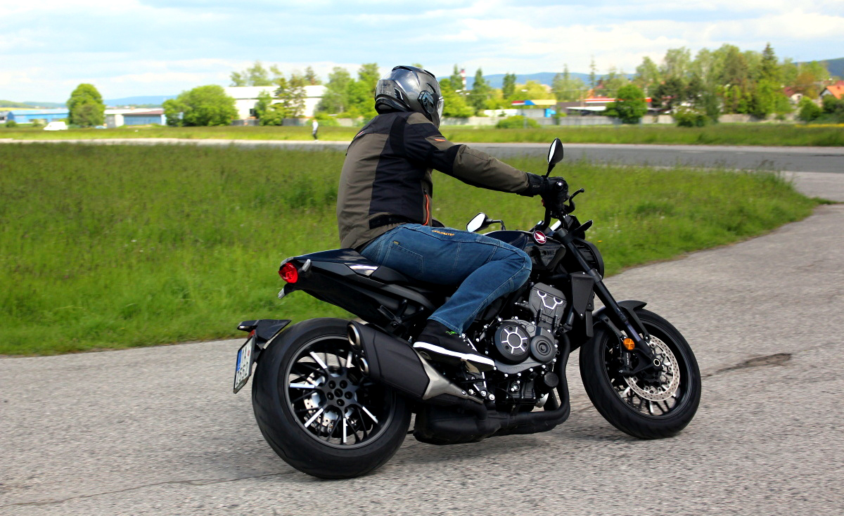 honda-cb1000r-black-edition-8