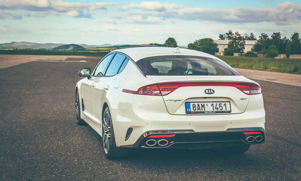 kia-stinger-2021-23