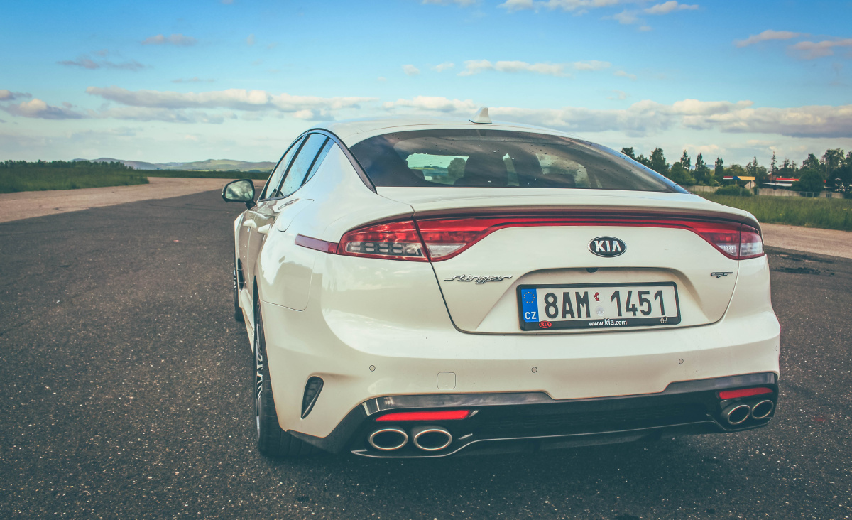 kia-stinger-2021-25