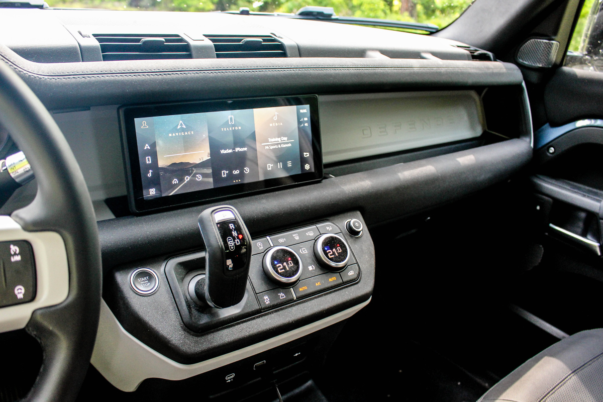 land-rover-defender-90-2021-18