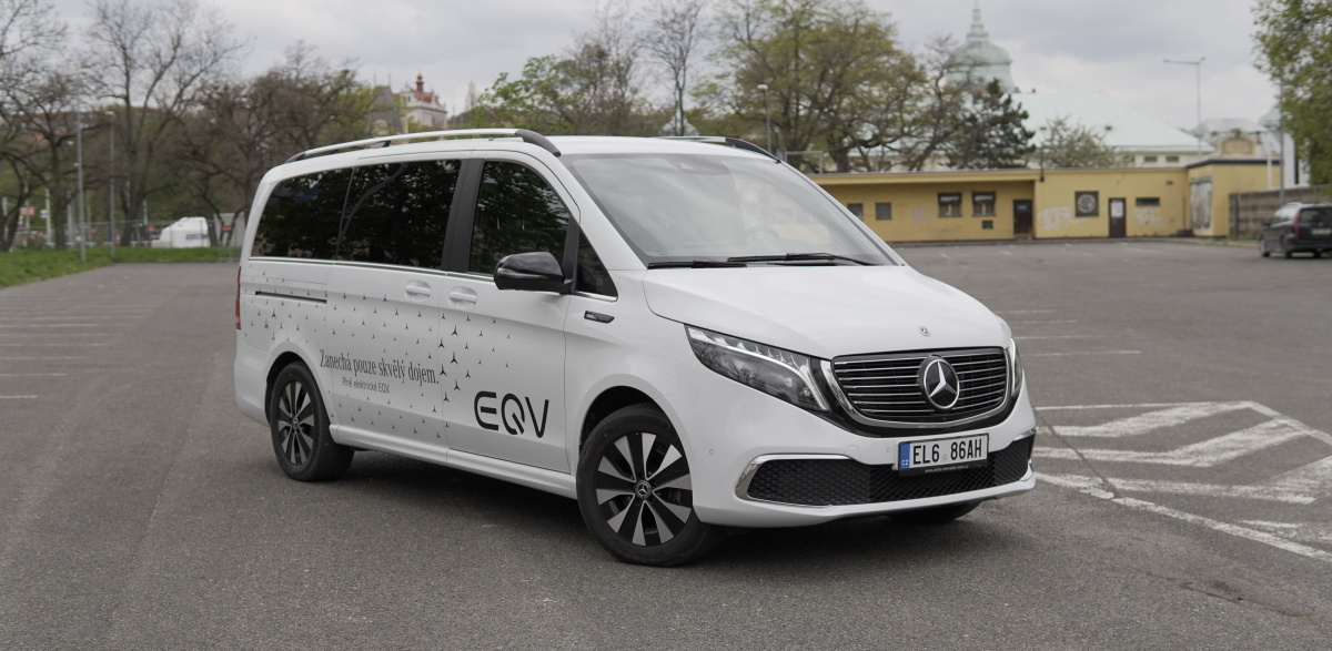 mercedes-benz-eqv-2