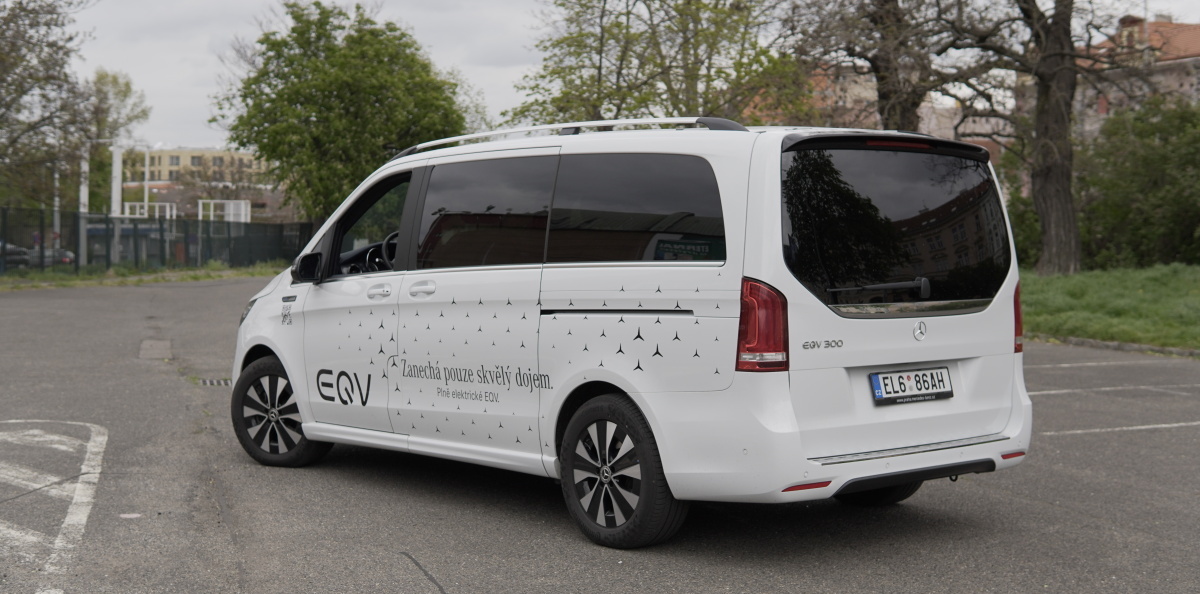 mercedes-benz-eqv-8