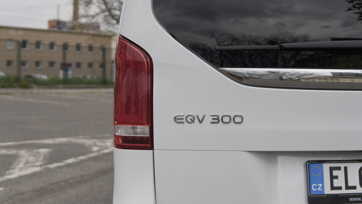 mercedes-benz-eqv-9