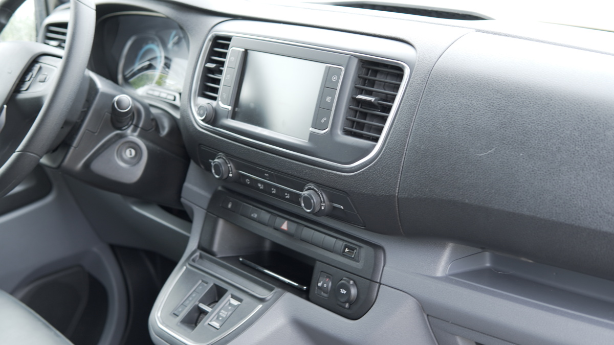 opel-vivaro-e-12