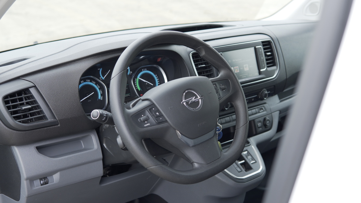 opel-vivaro-e-15