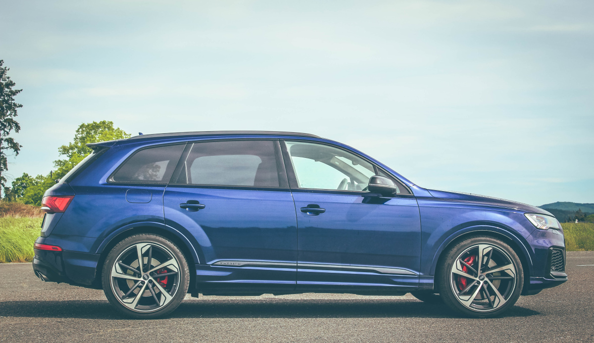 audi-sq7-2021-10