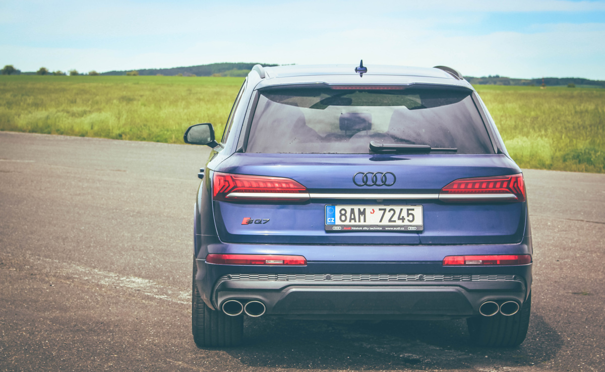 audi-sq7-2021-24