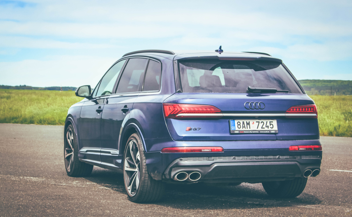 audi-sq7-2021-25