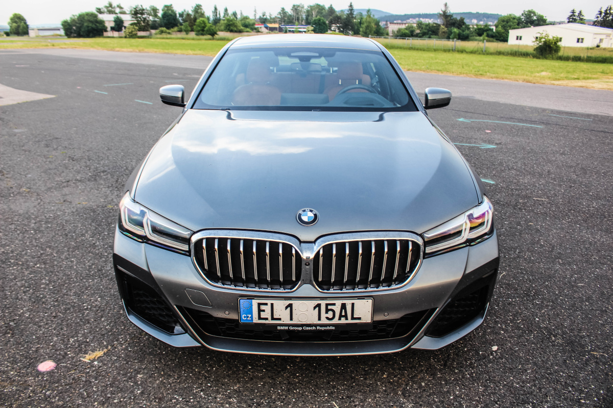 bmw-5-lci-2021-12