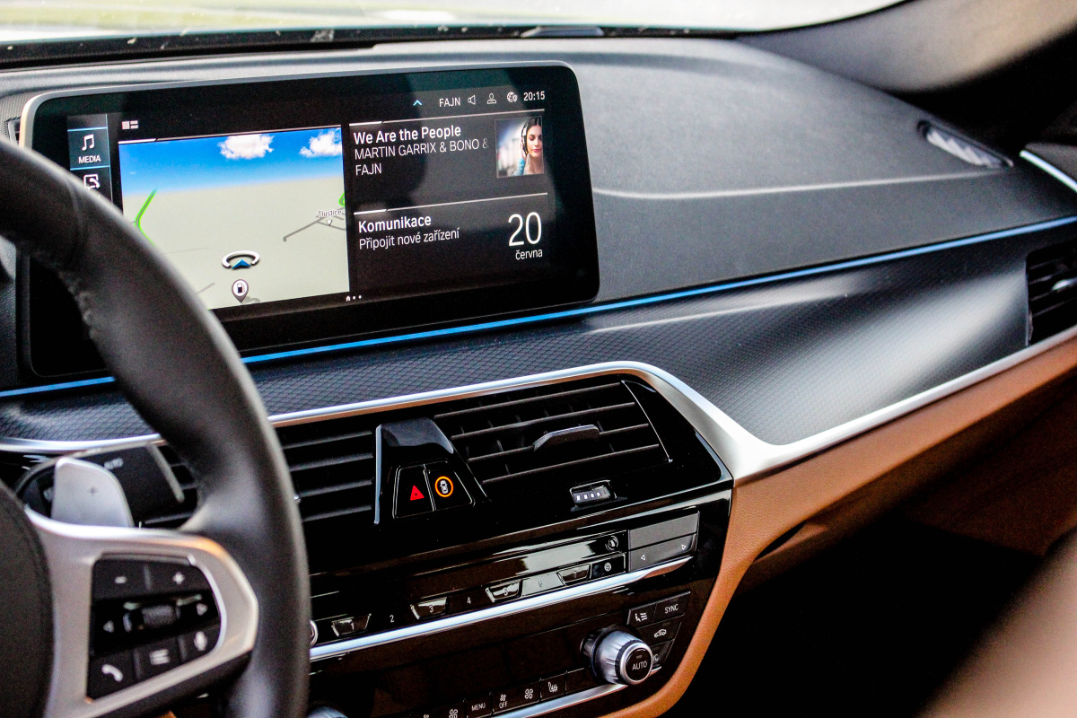 bmw-5-lci-2021-17