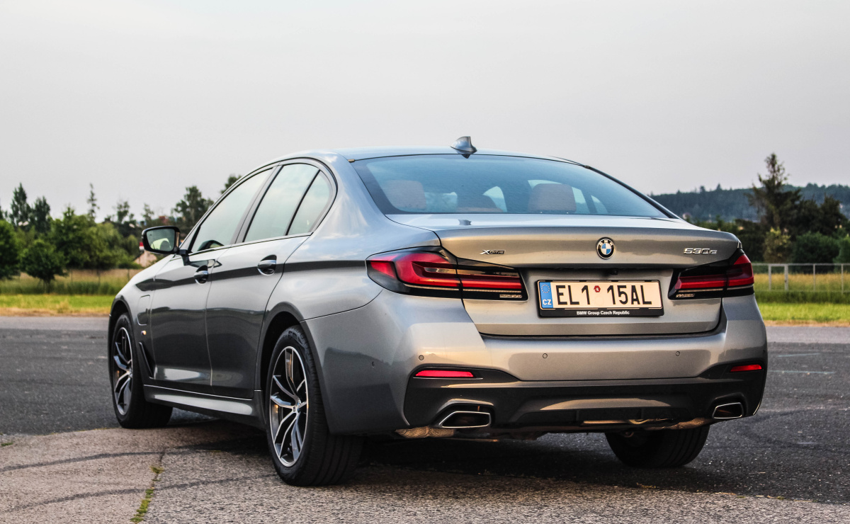 bmw-5-lci-2021-25