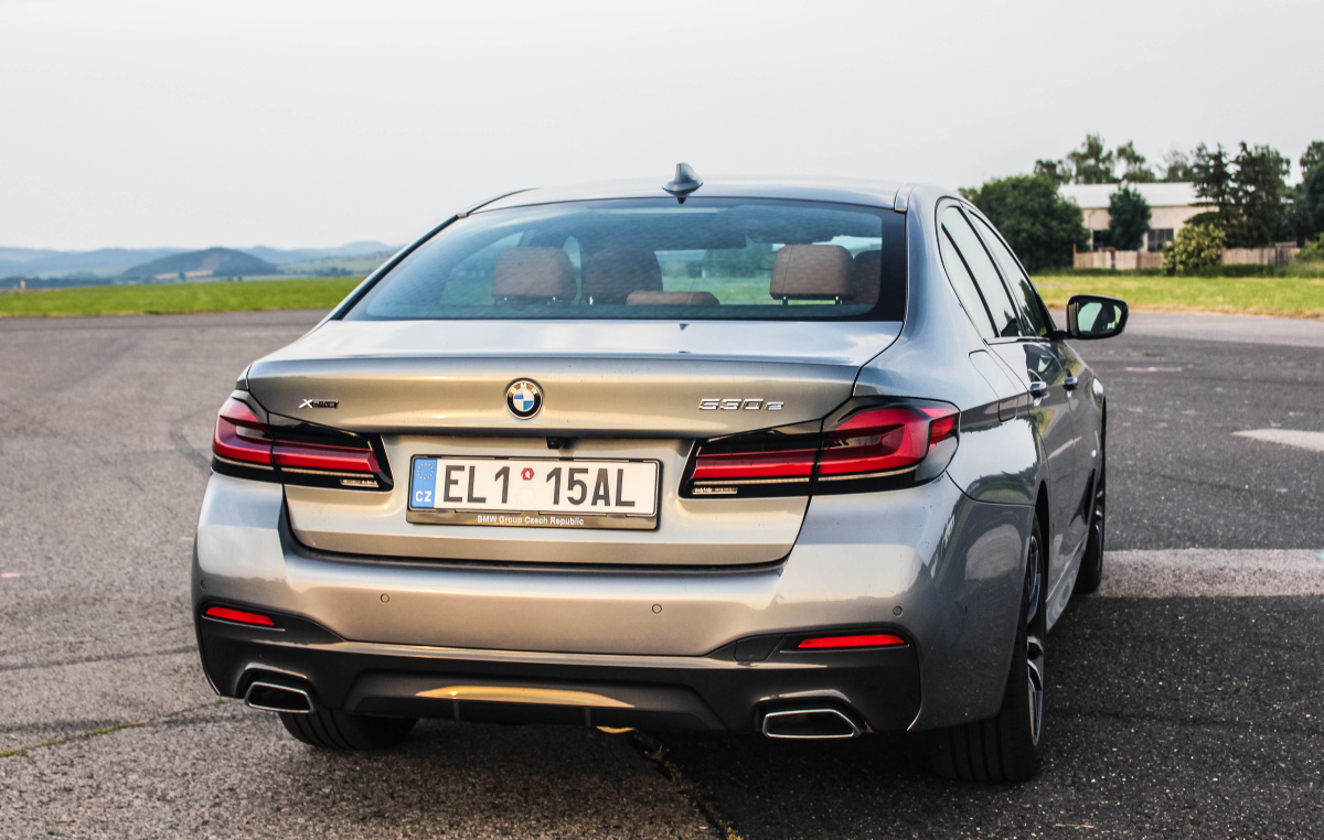 bmw-5-lci-2021-27