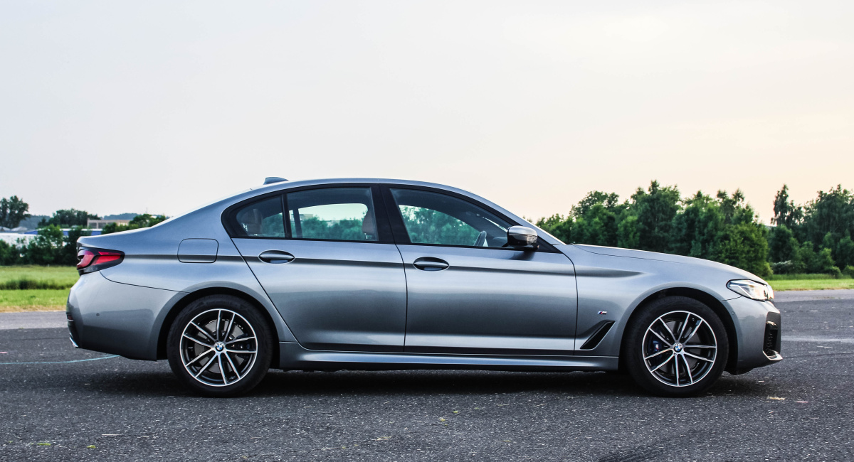 bmw-5-lci-2021-8