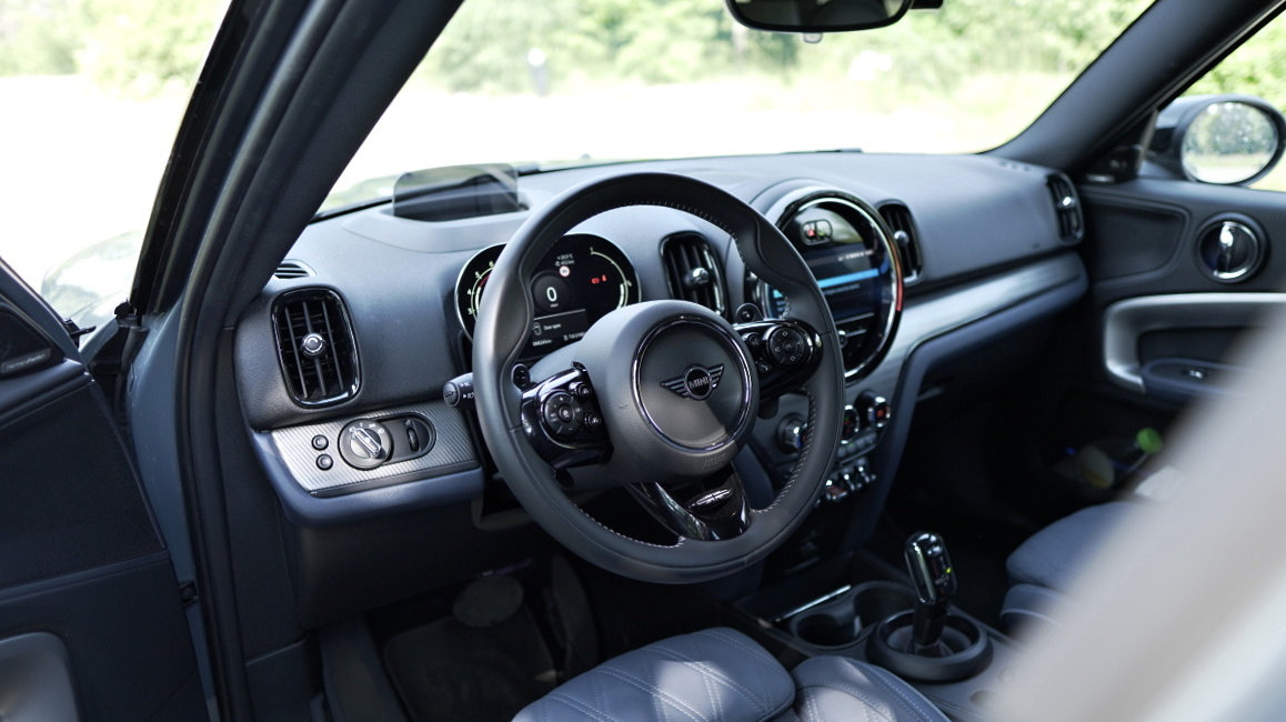 mini-countryman-2021-39