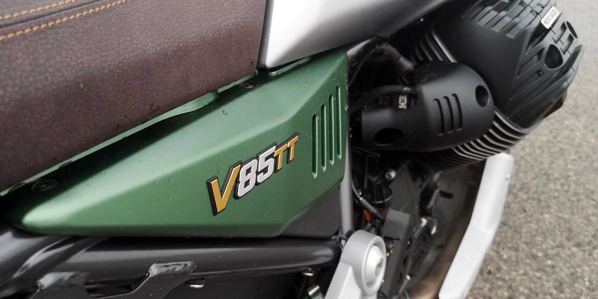 moto-guzzi-v85-tt-travel-centenario-27