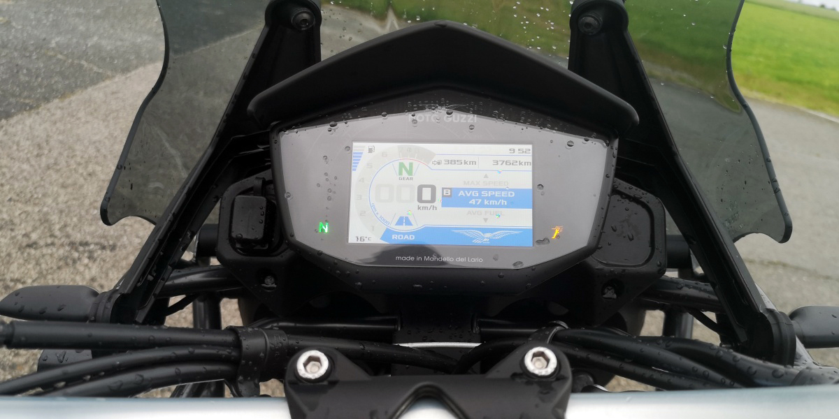 moto-guzzi-v85-tt-travel-centenario-32