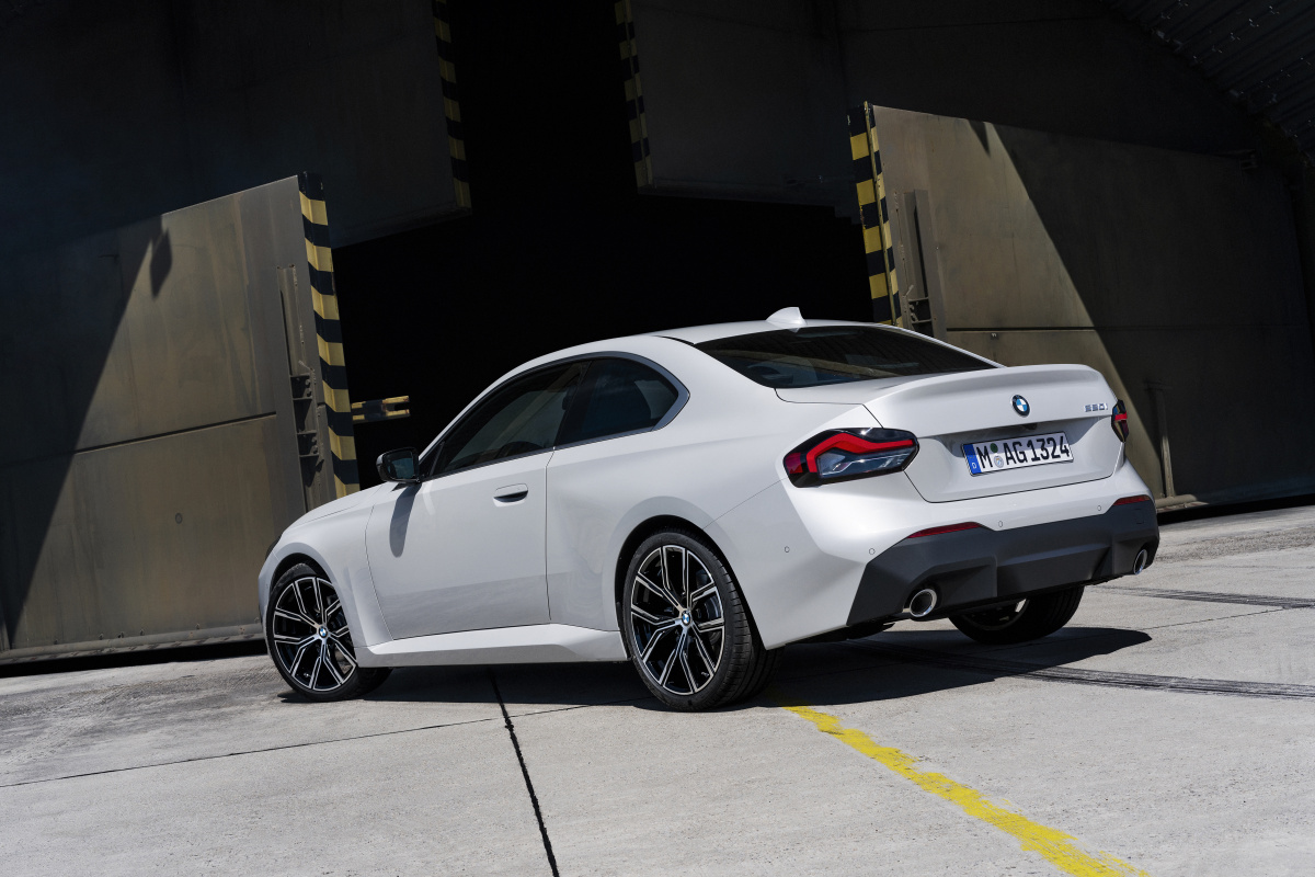 p90428420_highres_the-all-new-bmw-220i