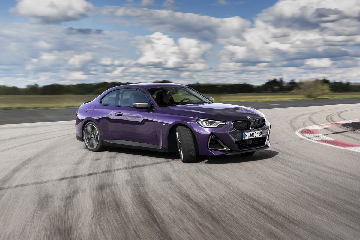 p90428444_highres_the-all-new-bmw-m240
