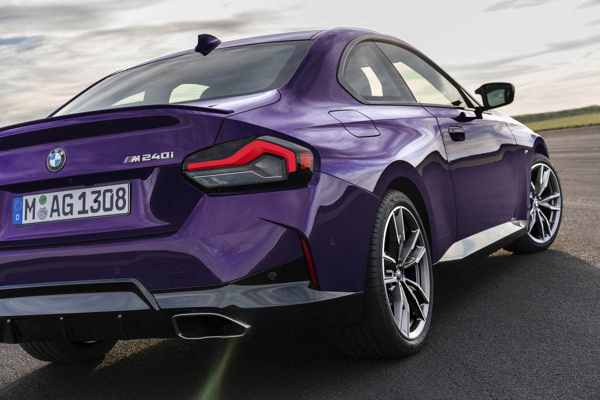 p90428462_highres_the-all-new-bmw-m240