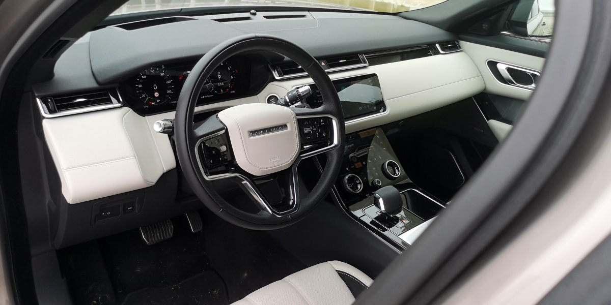 range-rover-velar-p400-32