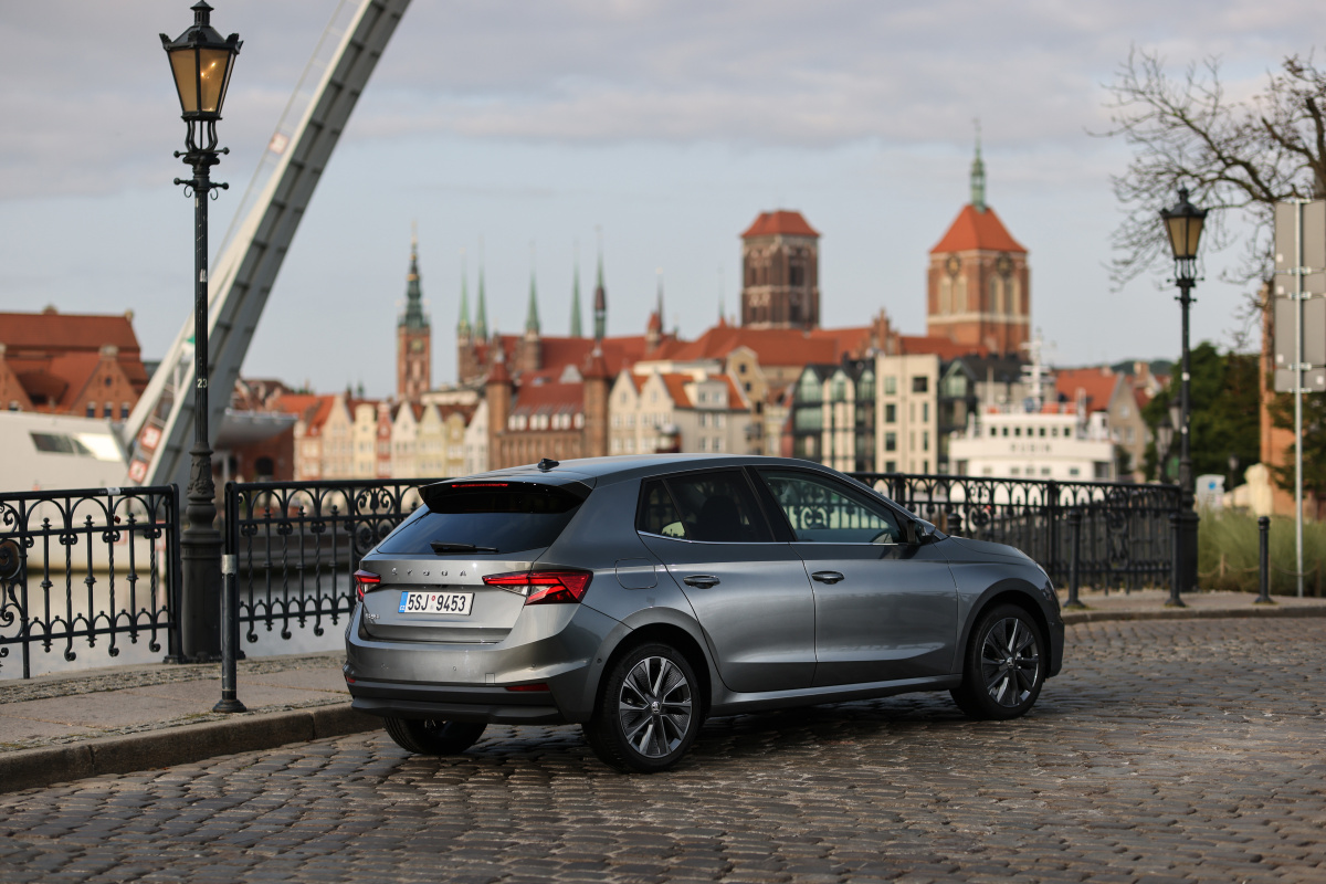 17_skoda_fabia_ml_graphite_grey