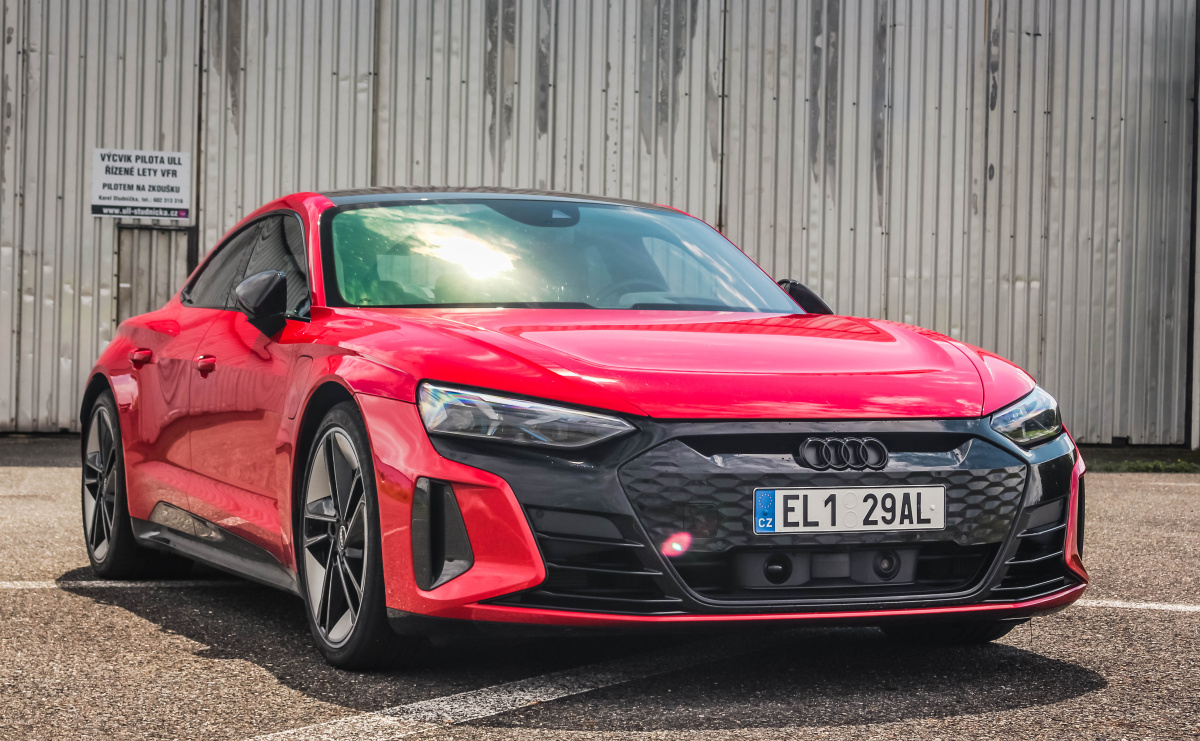 audi-e-tron-gt-rs-15