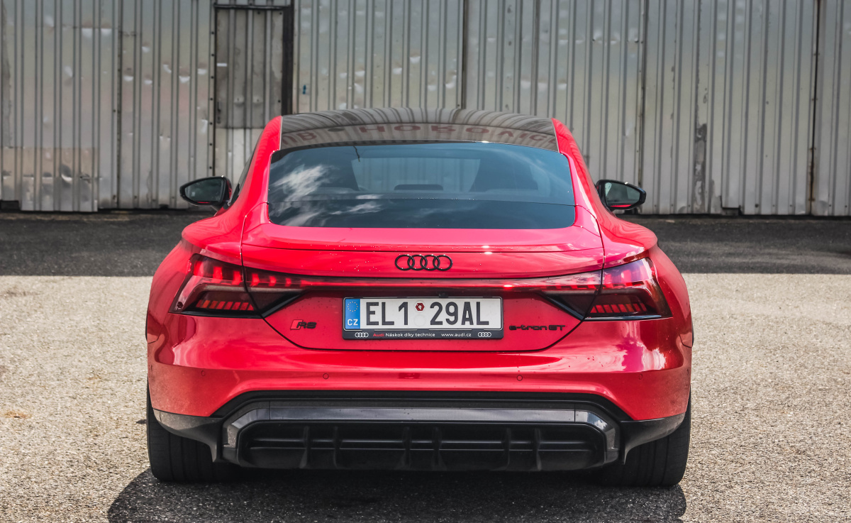 audi-e-tron-gt-rs-16