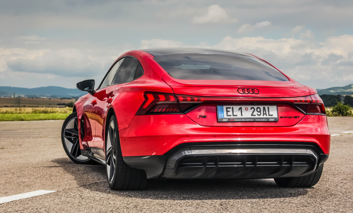 audi-e-tron-gt-rs-24