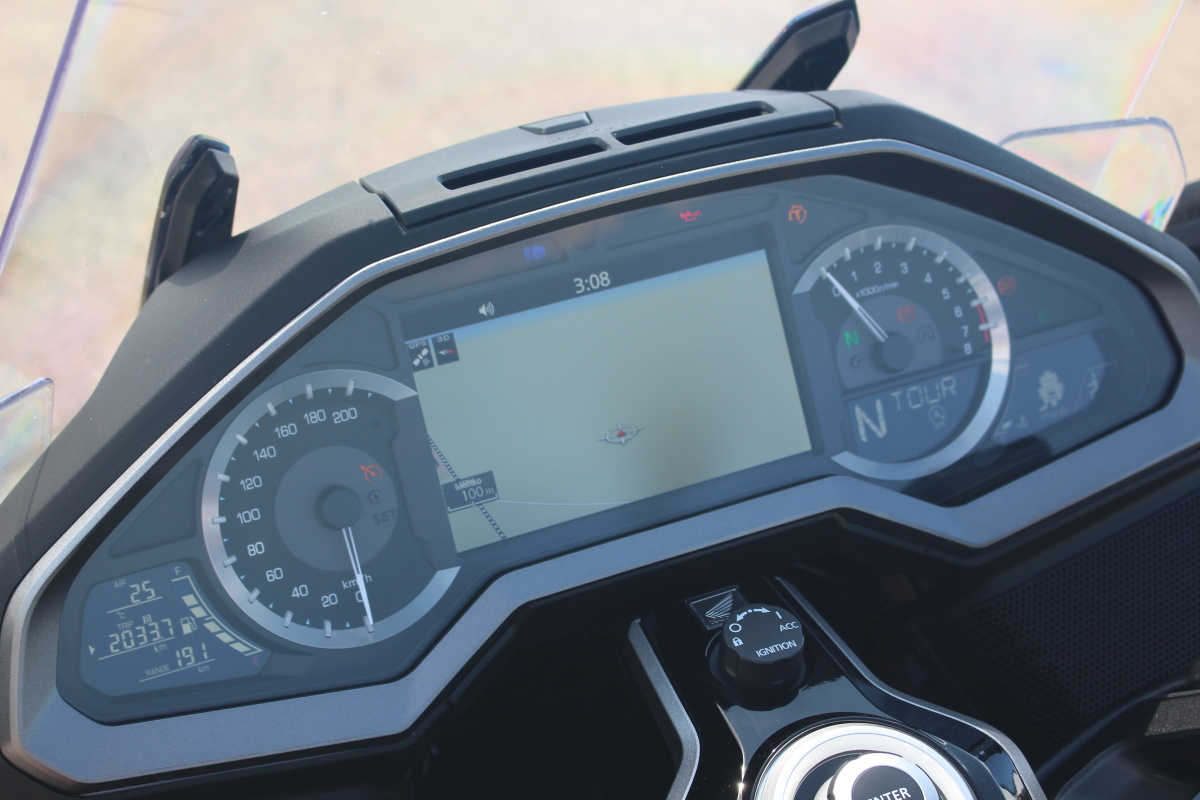 honda-gl-1800-gold-wing-tour-38
