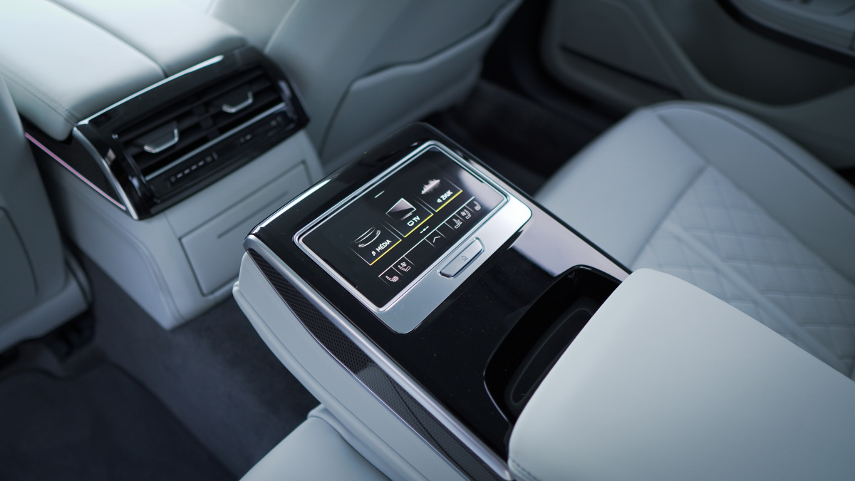 audi-s8-2021-13