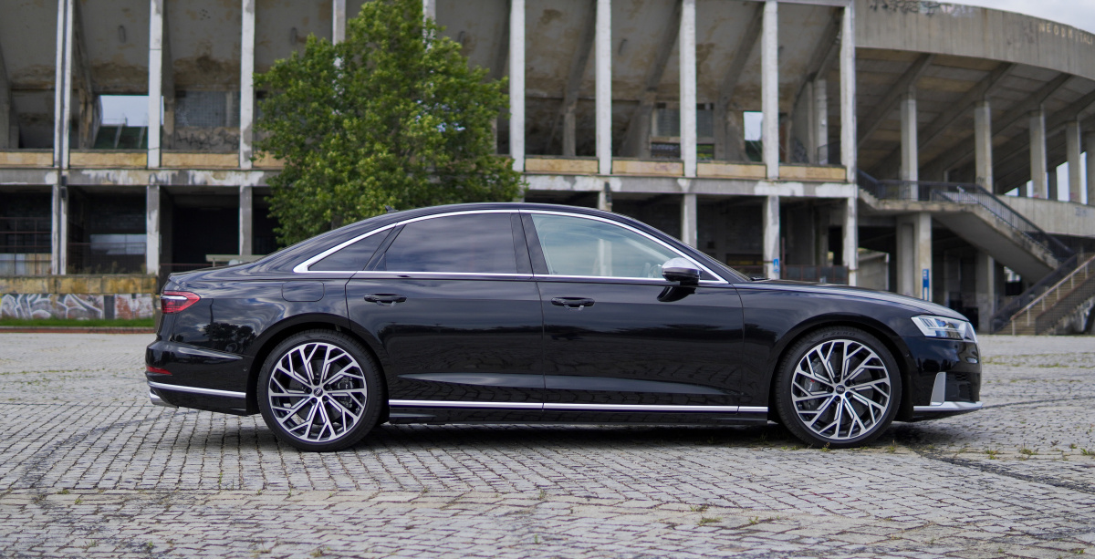 audi-s8-2021-30