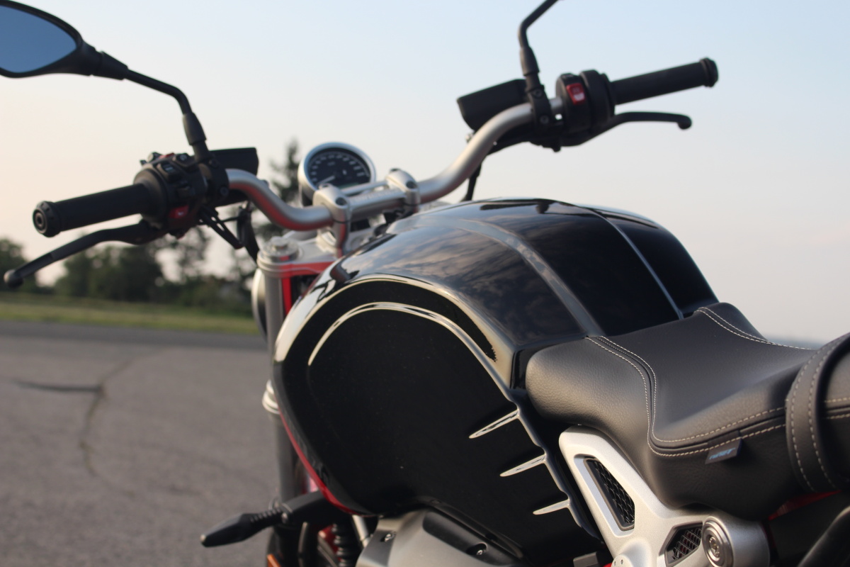 bmw-r-ninet-pure-2021-14