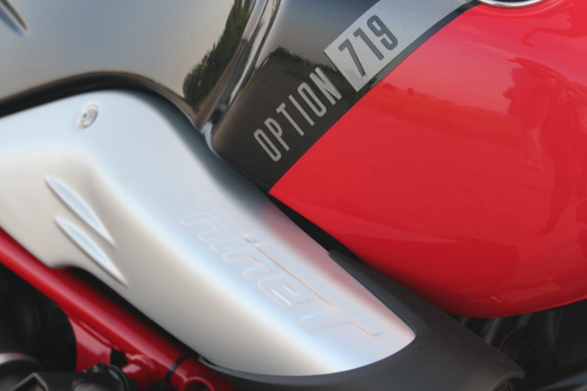bmw-r-ninet-pure-2021-19