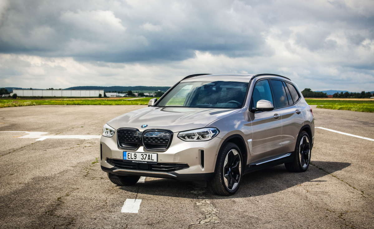 bmw-ix3-13