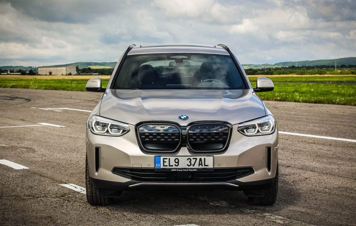 bmw-ix3-15