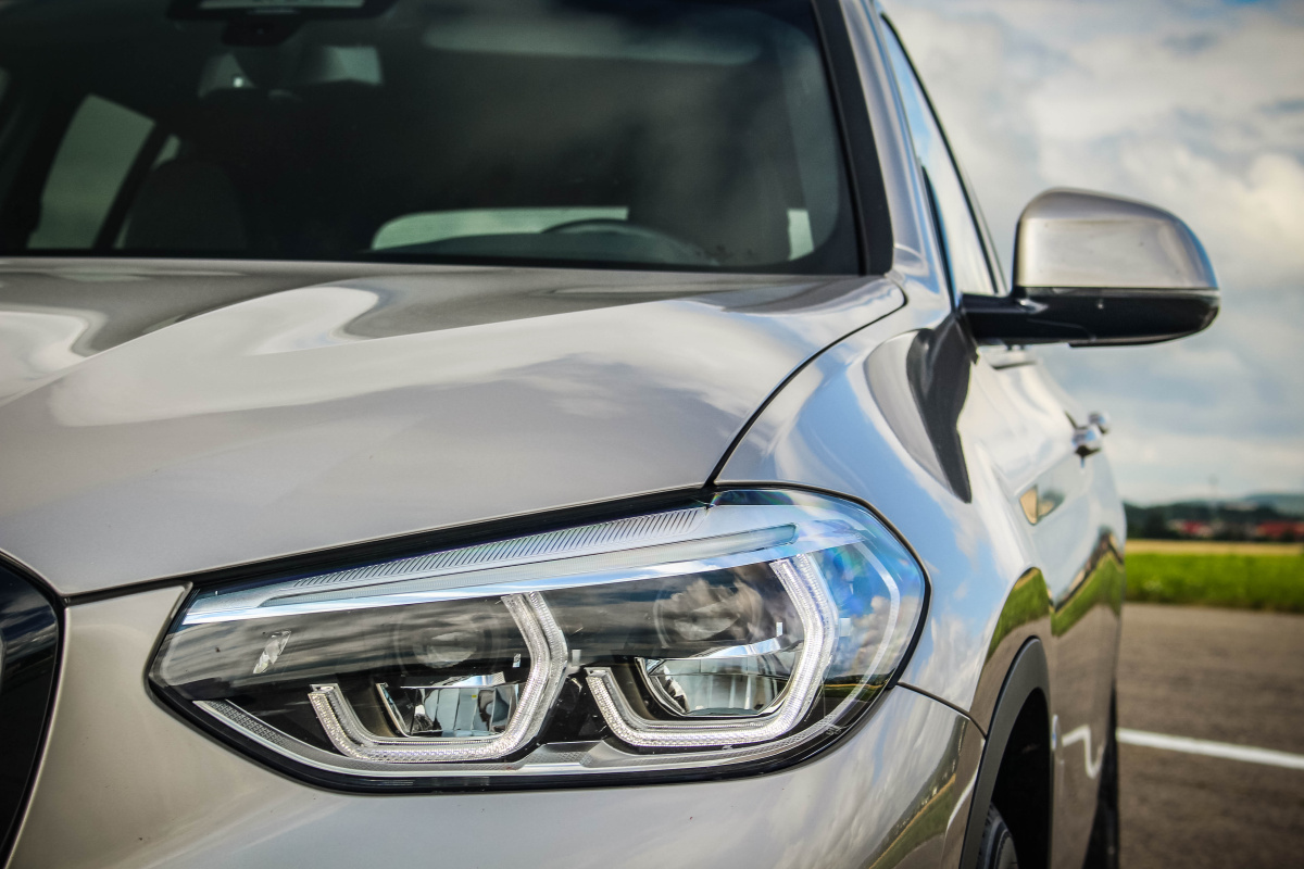 bmw-ix3-17
