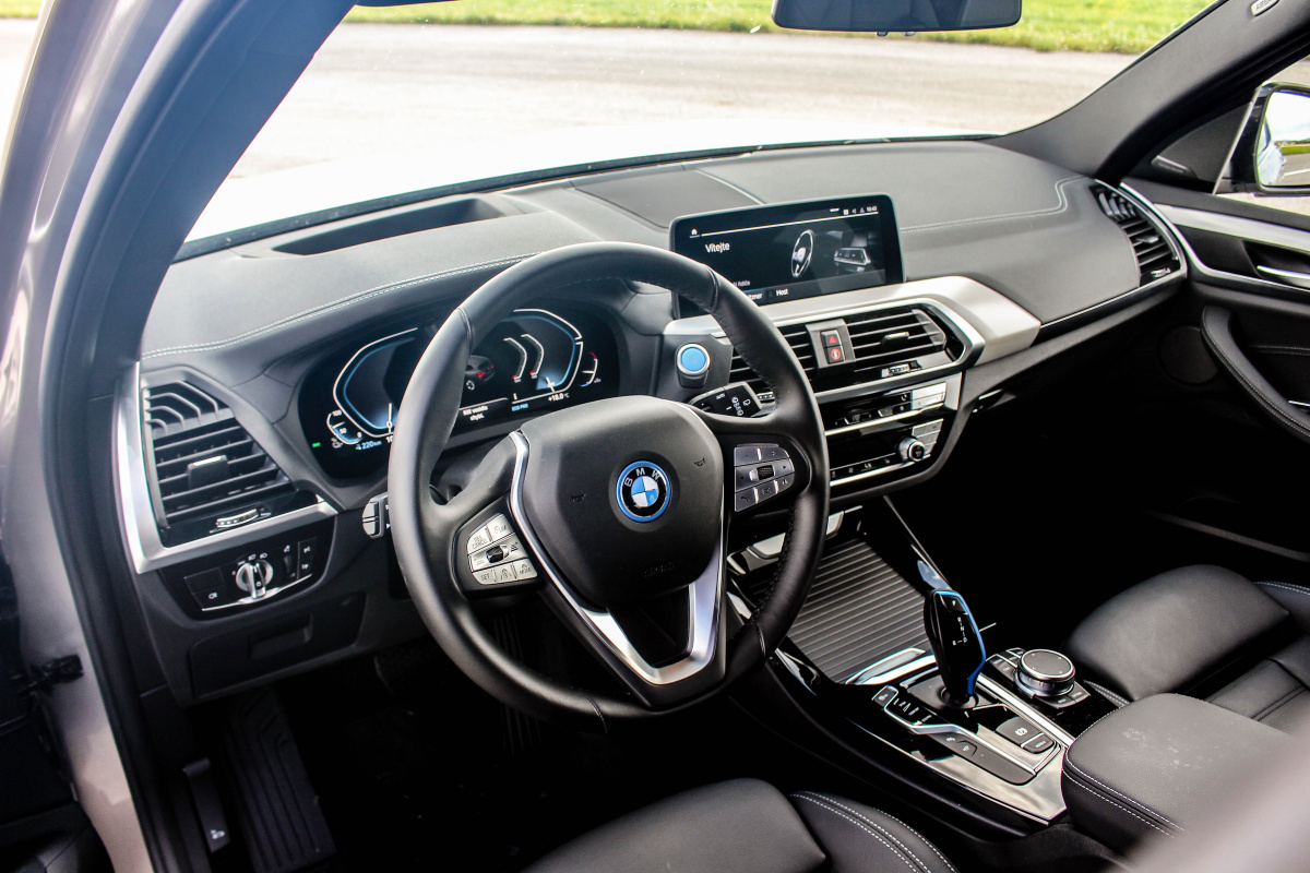 bmw-ix3-19