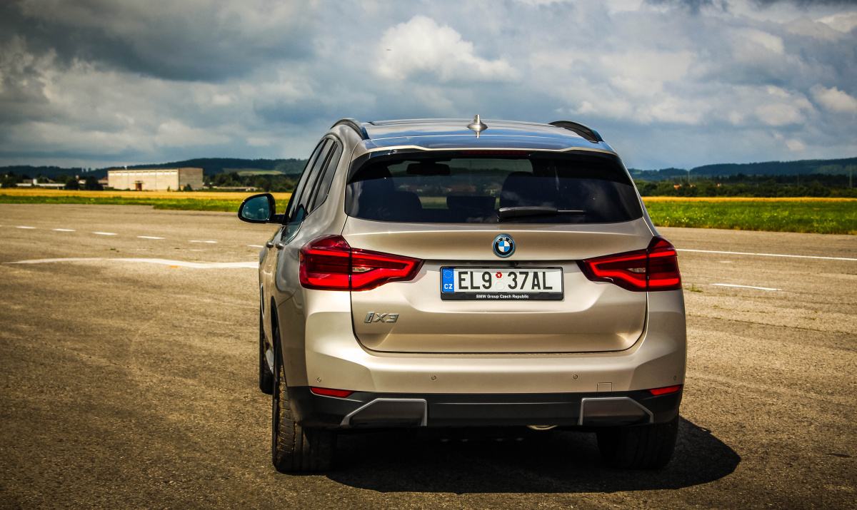 bmw-ix3-2